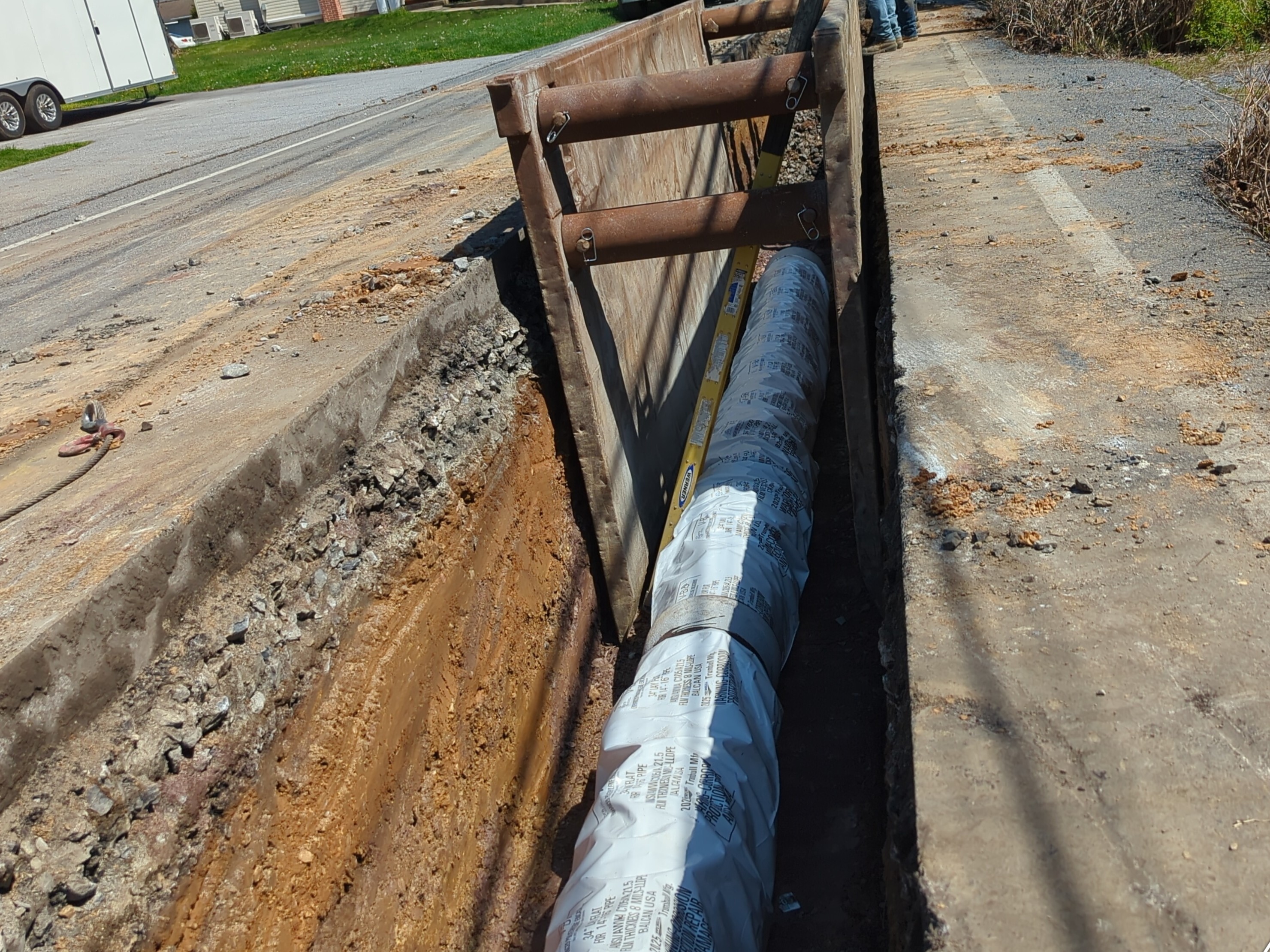 4068-26003-01-01-23 Apr 2026-11-31-32-Pipe with trench box-6-40.307513° N 76.669058° W
